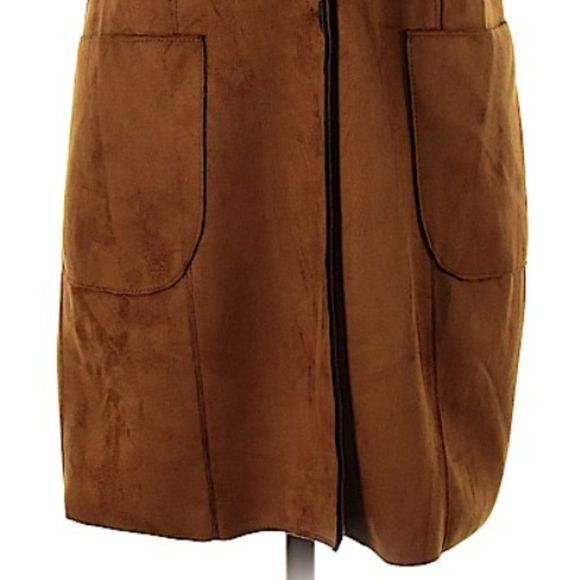 🚨 50% OFF BUNDLES! ENDS 12/7 🚨 NWT Lemon Tart Etseri Faux Suede Vest - Picture 3 of 5